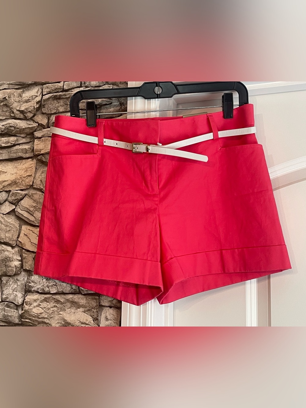 Express Bright Pink Tailored Women's Shorts with White Belt Size 6 NWT